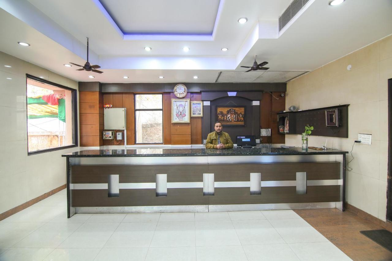 Capital O 68148 Hotel Shree Jee Palace Ghaziabad Zewnętrze zdjęcie